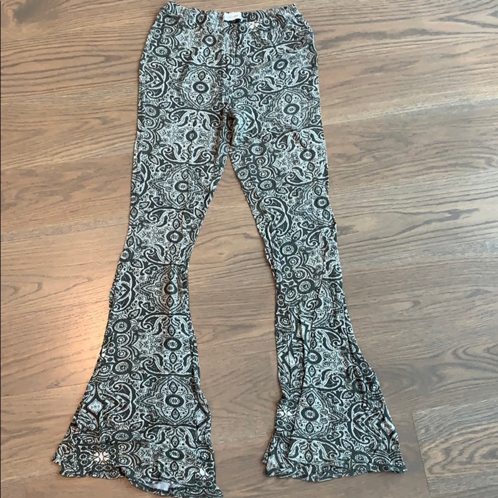 Abercrombie & Fitch Stretchy bell bottom pants